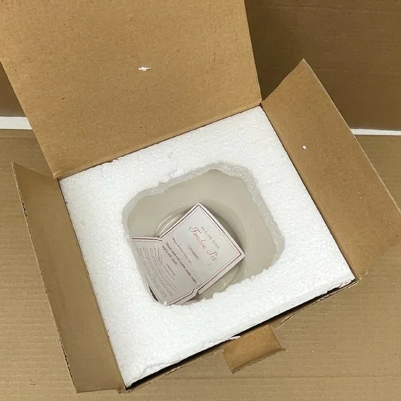 NWTIB Williams-Sonoma Fondue Set, 6 Forks, TeaLight, Stand, Pot = 3.5" T x 5" W - Picture 9 of 10